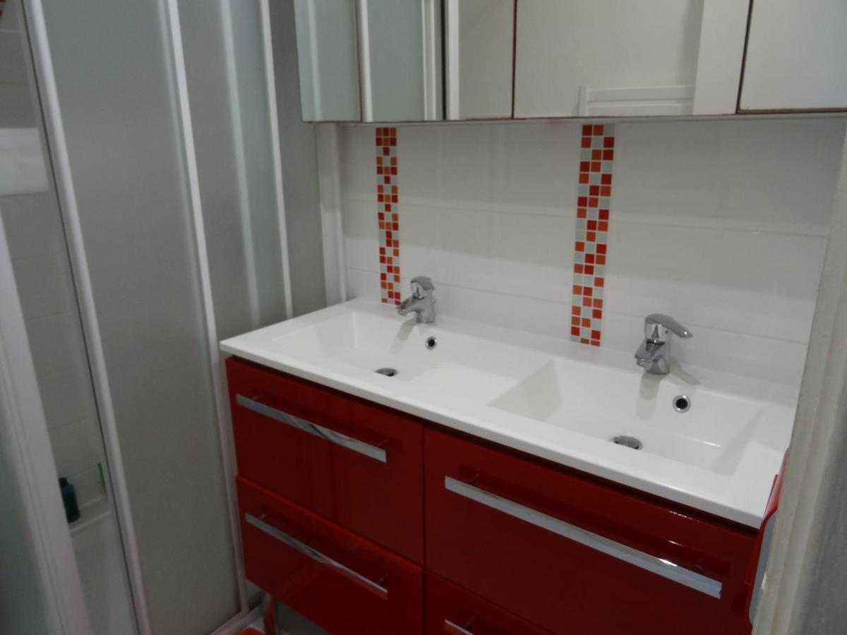 Maison D'Hotes Les Roses Tremieres Saclay Bagian luar foto