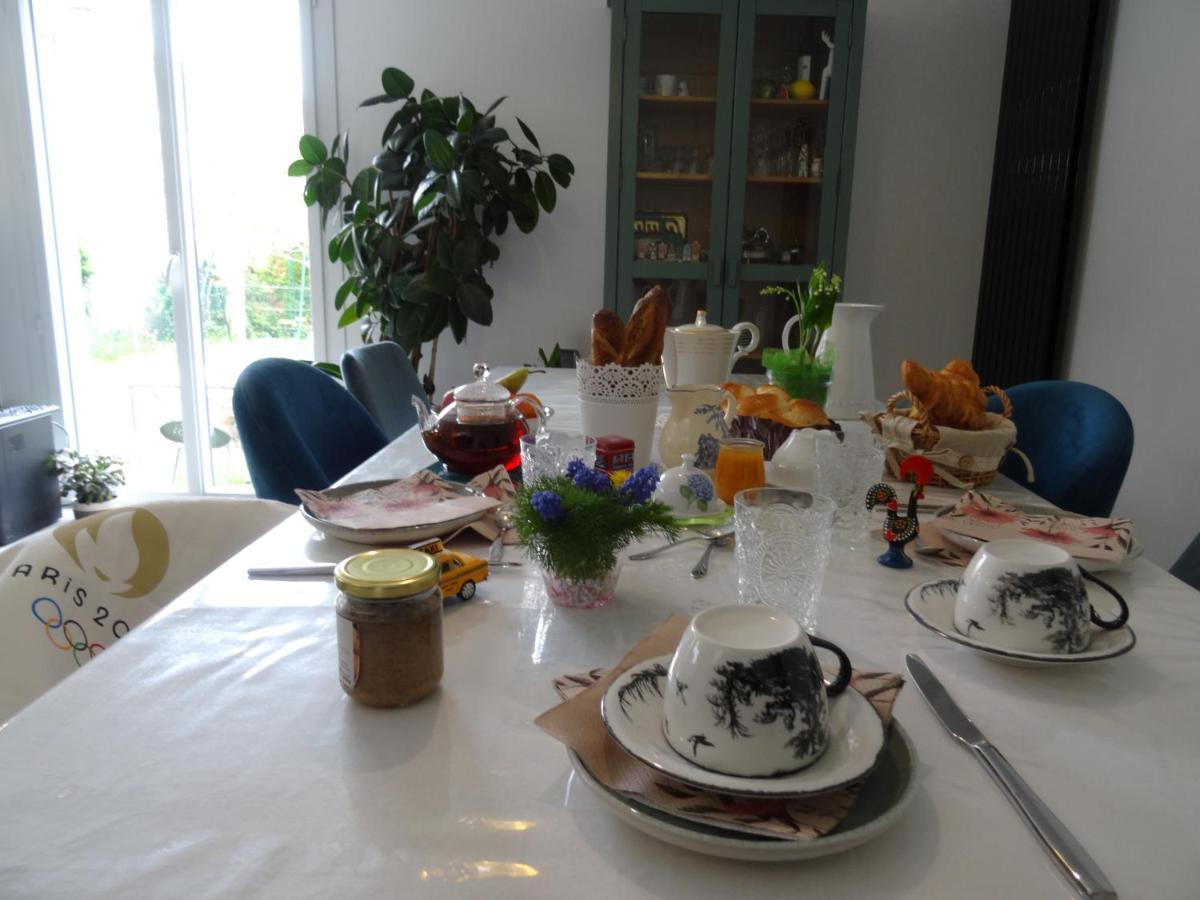 Maison D'Hotes Les Roses Tremieres Saclay Bagian luar foto